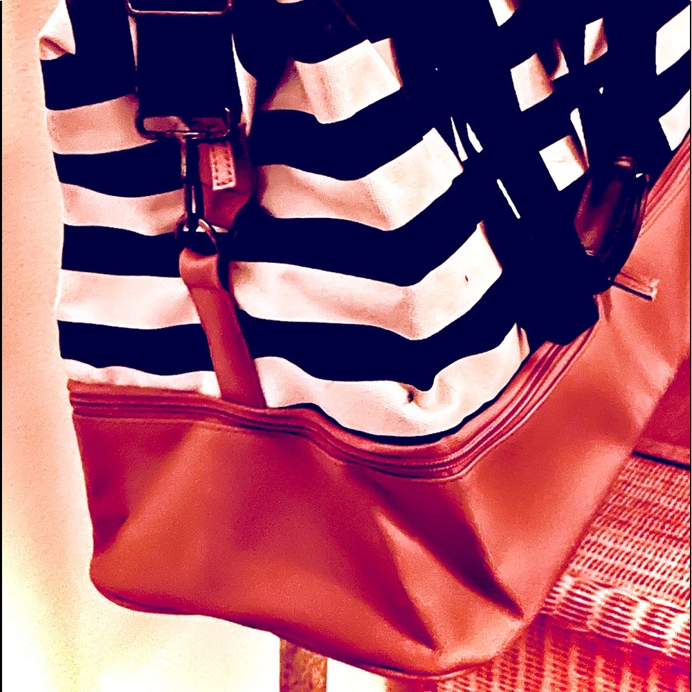 “The Weekender” tote - Picture 2 of 7